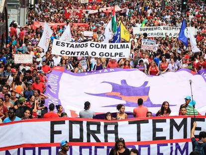 Manifestantes en una protesta contra el presidente Temer.
