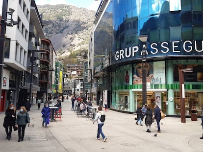 Un eix comercial d'Andorra, aquest dissabte.