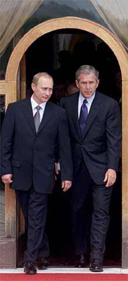 Vladímir Putin y George W. Bush, en el castillo esloveno de Brdo.