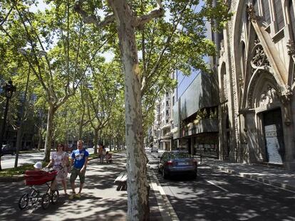 Vista de la Avenida Diagonal de Barcelona en su tramo entre la Pla&ccedil;a de Francesc Maci&agrave; y el Passeig de Gr&agrave;cia. 