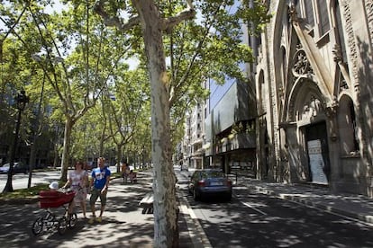 Vista de la Avenida Diagonal de Barcelona en su tramo entre la Pla&ccedil;a de Francesc Maci&agrave; y el Passeig de Gr&agrave;cia. 