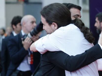 Pablo Iglesias junto a Alberto Garz&oacute;n, este jueves. 