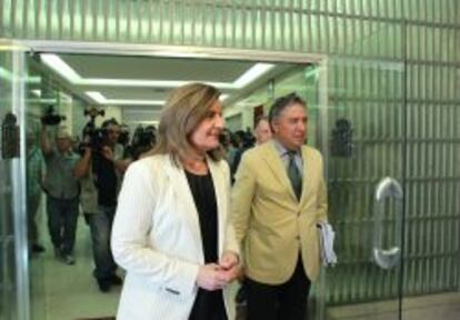 La ministra de Empleo, Fátima Báñez, junto al secretario de Estado de Seguridad Social, Tomás Burgos.