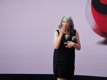 Petra Martínez recoge el Max de Honor en su nombre y el de Juan Margallo.