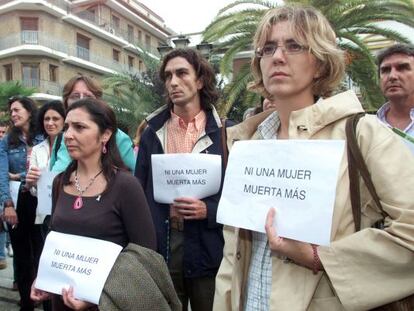 Concentraci&oacute;n en Huelva tras el asesinato de una mujer por su compa&ntilde;ero