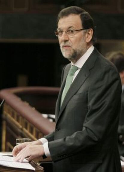 El presidente del Gobierno, Mariano Rajoy, durante su comparecencia en el pleno para informar sobre las conclusiones de la última cumbre europea, el 10 de abril de 2013 en el Congreso de los Diputados.