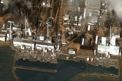 Imagen obtenida por satélite el pasado 16 de marzo de la central de Fukushima I.