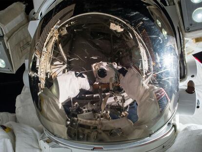 Casco de un astronauta de la NASA