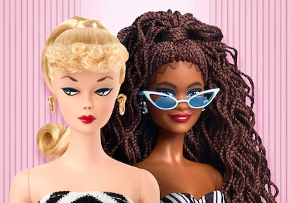 La primera Barbie, de 1958, a la izquierda, junto con un modelo de Barbie afroamericana de los noventa.