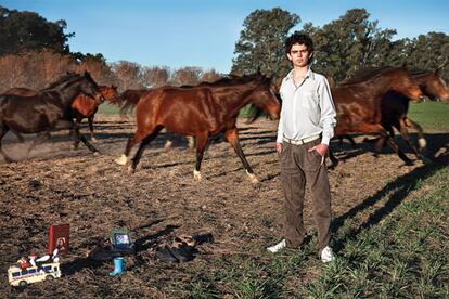 Ariel Passamani  
Estudiante, 17 a?os, pensador, catlico, gaucho, actor, poltico futuro, hijo de separados, con alta conciencia de s y su entorno. Estudia en la capital de El Chaco. Aqu, retratado en la finca Haras Carampangue.