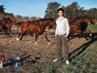 Ariel Passamani
Estudiante, 17 años, pensador, católico, gaucho, actor, político futuro, hijo de separados, con alta conciencia de sí y su entorno. Estudia en la capital de El Chaco. Aquí, retratado en la finca Haras Carampangue.