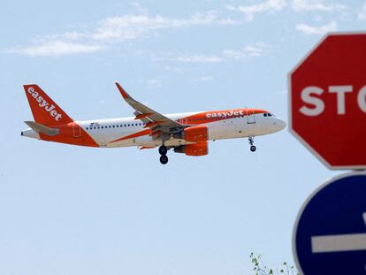 Un avión de EasyJet aterriza en Barcelona.