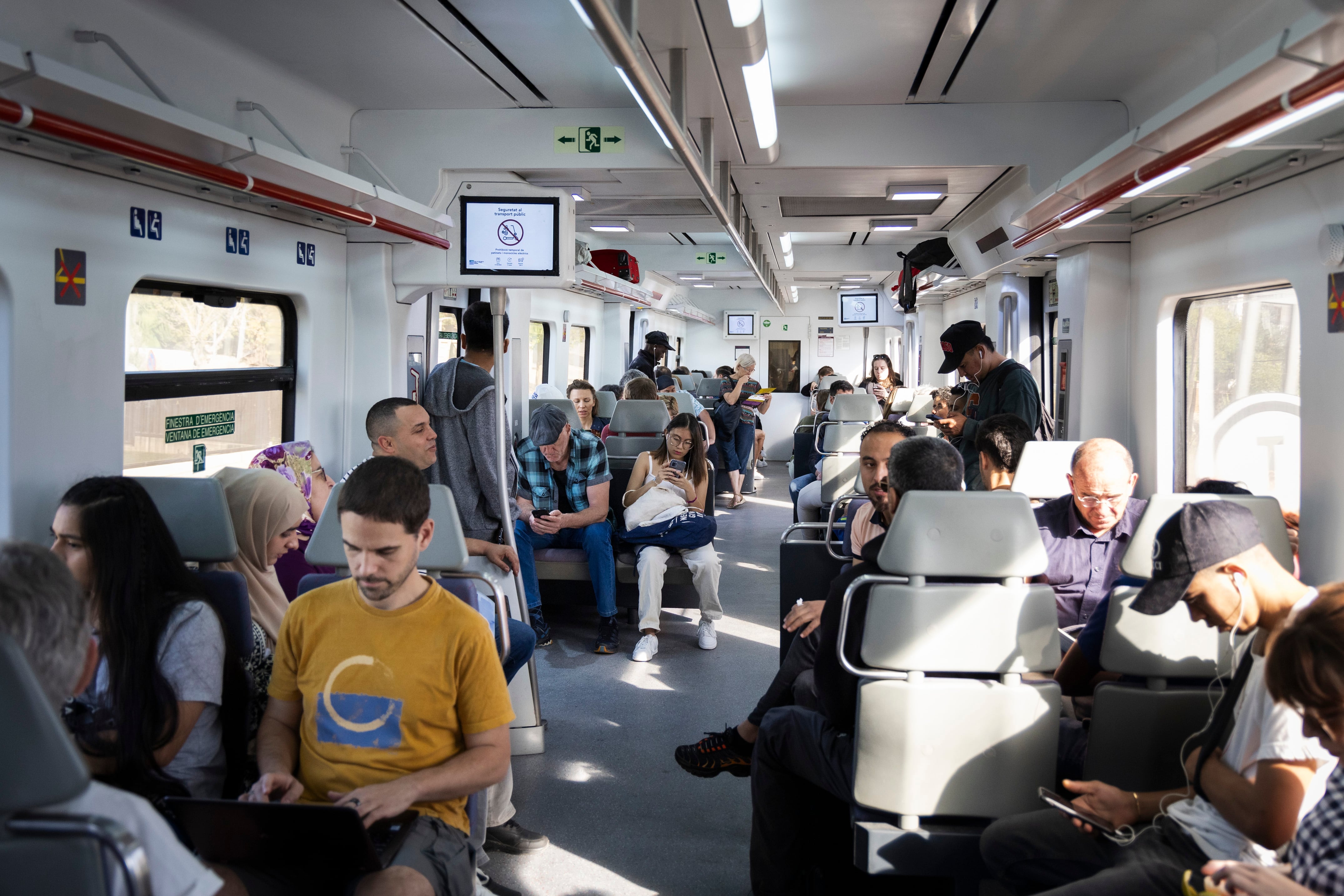 El Govern y los Comuns pactan mantener la bonificación al transporte público en 2025