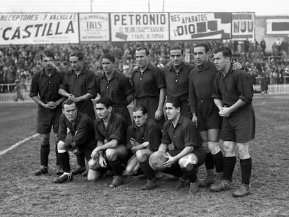Formación de Osasuna durante un partido de 1933. / EFE
