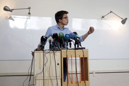 El secretario de Política de Podemos, Íñigo Errejón, durante la rueda de prensa ofrecida tras la primera reunión del Consejo de Coordinación de esta formación.