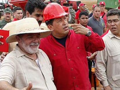 Los presidentes de Brasil y Venezuela visitan un campo de soja en El Tigre, en el este de Venezuela