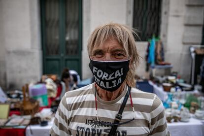 “Fuerza Italia”. Mascarilla patriótica en uno de los países más golpeados por la covid-19.