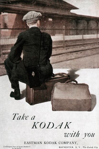 Take a Kodak with you (lleva una Kodak contigo) es el eslogan con el que la empresa quería captar a sus clientes en 1915. 