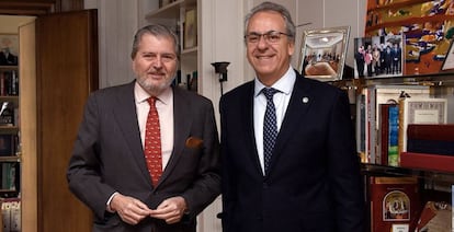 El ministro Íñigo Méndez de Vigo y Segundo Píriz, de la CRUE, este miércoles.