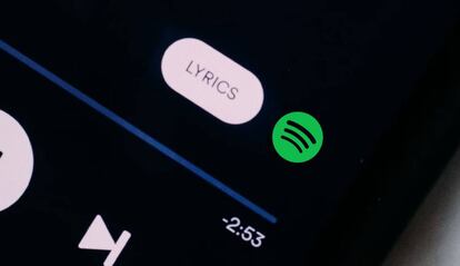 Di hola a las letras de las canciones en Spotify.