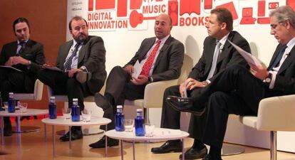 De izquierda a derecha, José Luis Hervías, José Luis Sáinz, Fernando Carro, Luis Elías y Antonio Fernández Galiano en una de las charlas de Cultura en Red.