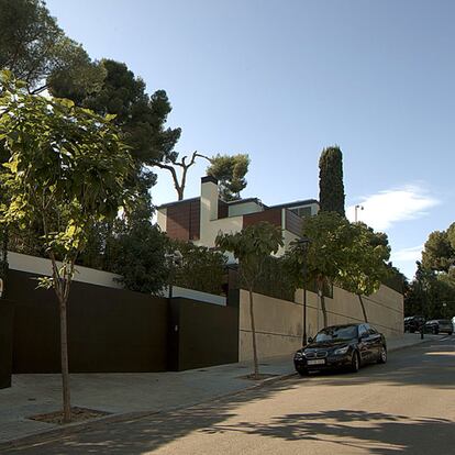 Fachada de la residencia de los duques de Palma en el barrio de Pedralbes, en Barcelona.