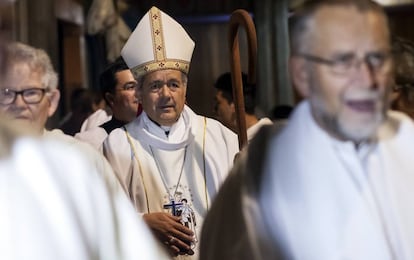 O bispo chileno Juan Barros, durante uma missa em março.