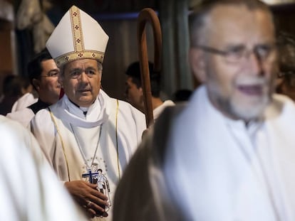 El obispo chileno Juan Barros, durante una misa en marzo.