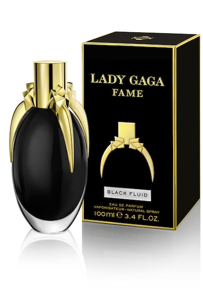 El primer perfume de Lady Gaga, Fame, llegará exclusivamente a Sephora en septiembre. Más allá de su estética mugleriana y de que tiene notas de sangre y semen (además de otros ingredientes más tradicionales como el albaricoque, miel, azafrán y peonía), lo más llamativo es que el fluido en sí es de color negro. Este efecto se ha conseguido con la tecnología Black-to-clear que permite que, en contacto con el aire y la piel, se vuelva transparente.