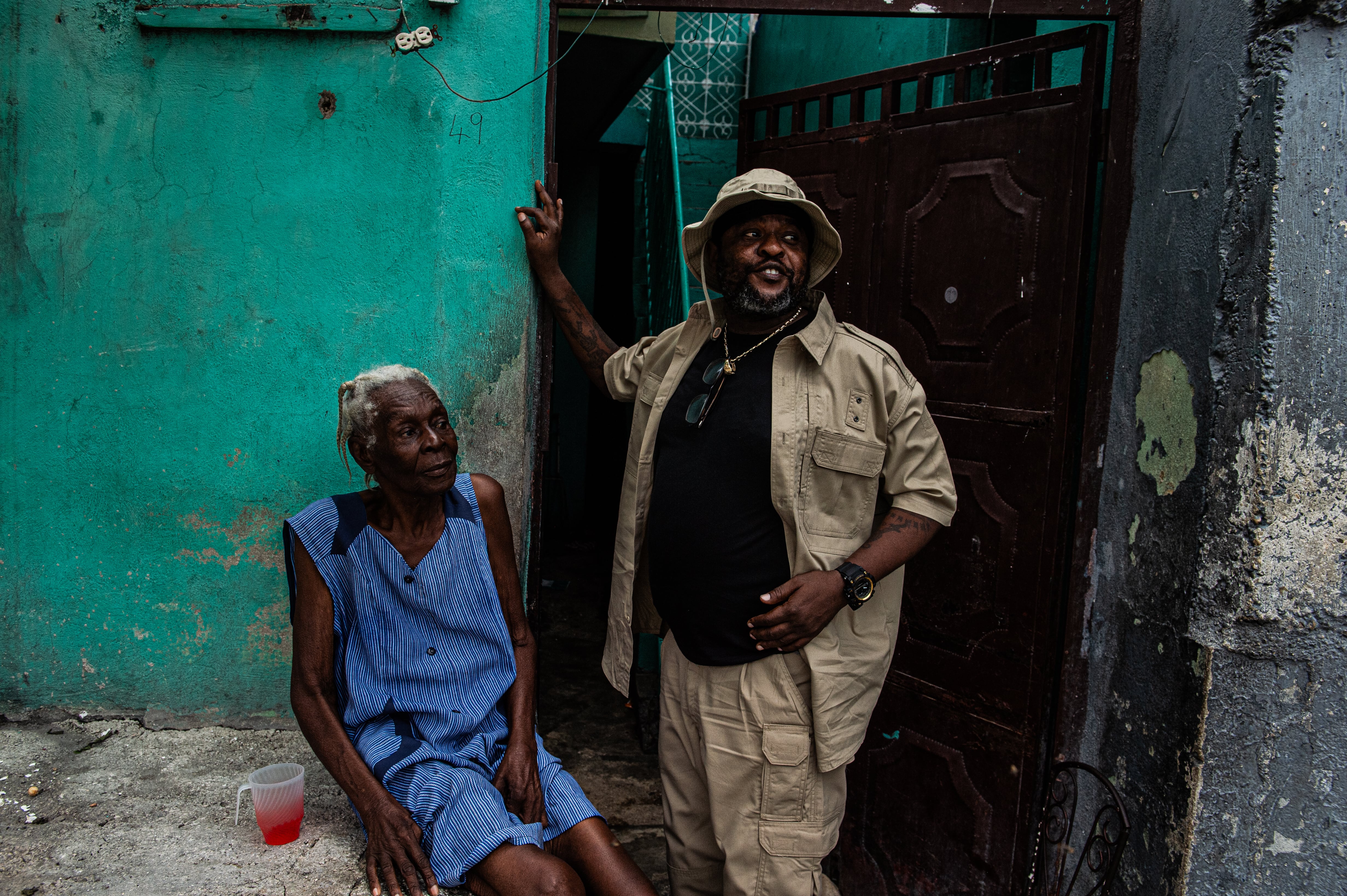 Barbecue habla en su barrio de Puerto Príncipe, el 6 de julio de 2025.