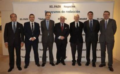 Participantes en el desayuno organizado por el Banco Sabadell y El País.