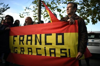 Franco-supporters gather outside the Mingorrubio-El Pardo cemetery, where the dictator’s remains will be reburied, holding a Spanish flag with the message: “Thank you Franco!”