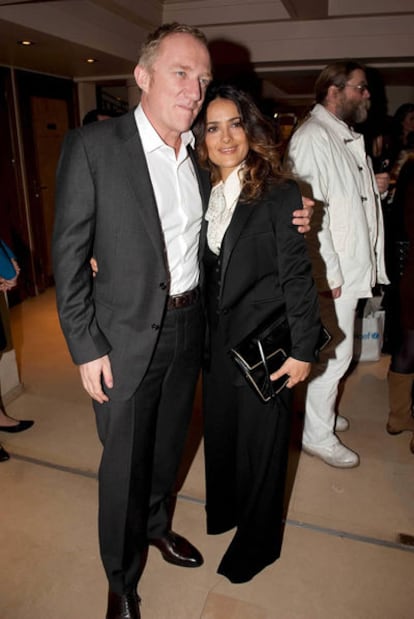 Salma Hayek y su marido, François-Henri Pinault, en una imagen de diciembre de 2011