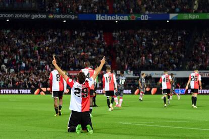 Santiago Giménez festeja su primer gol con el Feyenoord, el 27 de agosto.