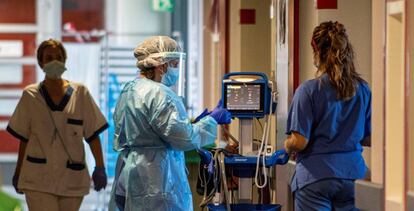 Profesionales sanitarios en un hospital de Mallorca, en Baleares.