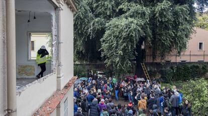 Mobilització veïnal per l'alzina, el 9 de novembre.