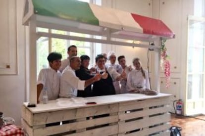 Alumnos de un curso de cocina en la Accademia del gusto, en Madrid.