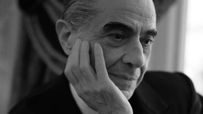 El perfumista Serge Lutens retratado en el hotel Ritz de París.