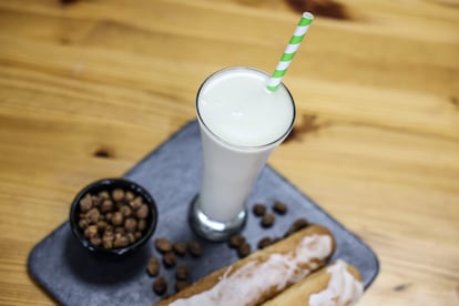 Horchata y fartons de Oroxata, en el barrio de Tetuán.