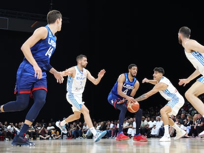 Tyrese Haliburton (C) of the US in action against Panagiotis Kalaitzakis (2-R) of Greece during the International Basketball Week game between the USA and Greece in Abu Dhabi, United Arab Emirates, 18 August 2023.