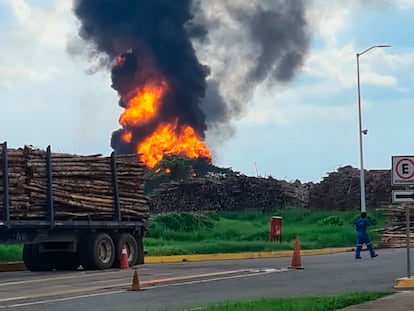 La explosión que se produjo este martes a las afueras de las instalaciones de Pemex, en el Estado de Tabasco.