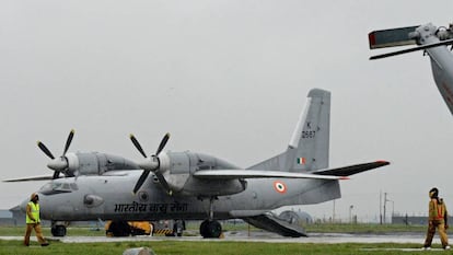 Foto de archivo de un avión Antonov-32 en la base de Srinagar (India).