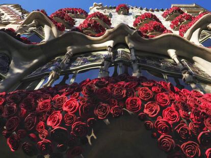 La Casa Batlló, ben florida aquest Sant Jordi.