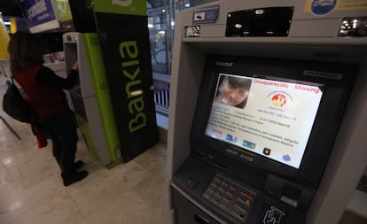 Denuncia de desaparición en un cajero de la Terminal 4 del aeropuerto de Barajas (Madrid). 