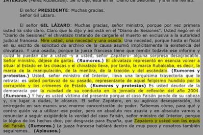 Imagen del diario de sesiones con intervenciones de los diputados del PP Antonio Hernando e Ignacio Gil Lázaro dirigidas al vicepresidente del Gobierno, Alfredo Pérez Rubalcaba. <a href="http://www.elpais.com/elpaismedia/ultimahora/media/201010/27/espana/20101027elpepunac_1_Pes_PDF.pdf">Pinche aquí para la leer en PDF la transcripción completa de estas intervenciones (el subrayado es de EL PAÍS)</a>