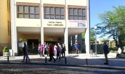 Un colegio de San Lorenzo de El Escorial, este domingo.