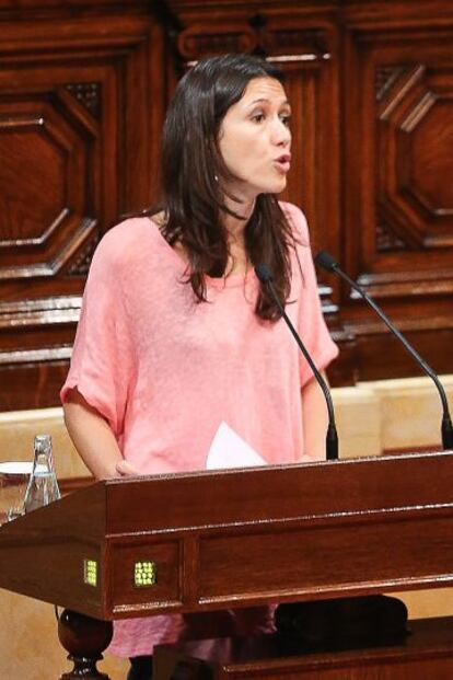 La alcaldesa Núria Parlon en el Parlament.