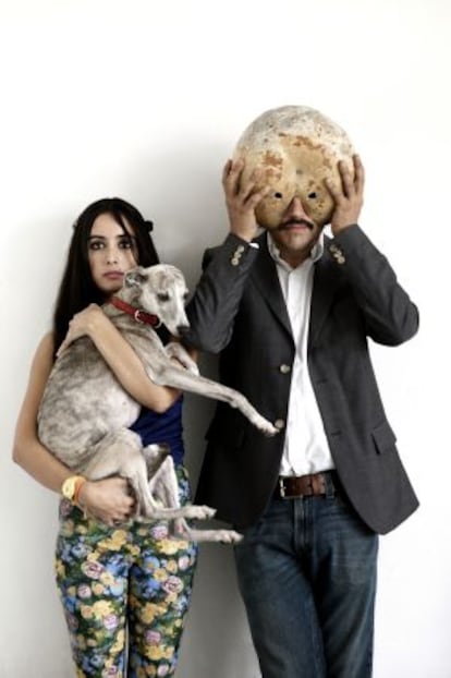 Sara Schulz y Damián Ortega, de la editorial Alias.
