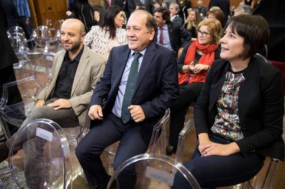 Los portavoces de la oposici&oacute;n, Villares, Leiceaga y Pont&oacute;n, durante el acto de investidura de Feij&oacute;o el a&ntilde;o pasado.