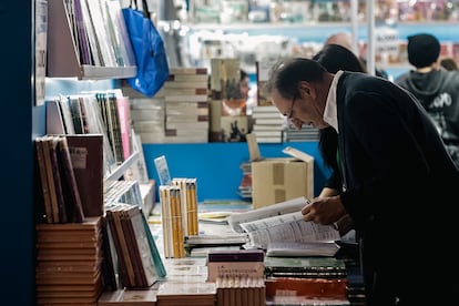 Visitantes de la Feria del Libro de Buenos Aires, el pasado jueves.